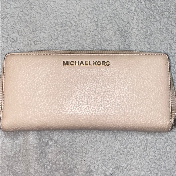 Pink michael kors wallet! - Picture 1 of 3